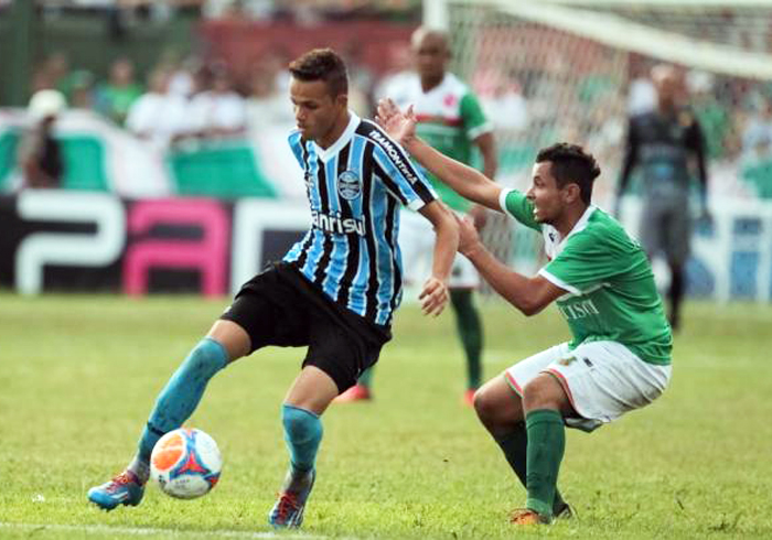 Luan não conseguiu o mesmo nível técnico das partidas anteriores e a cabou sucumbindo juntamente com seus compnaheiros de equipe no embate com o São Paulo de Rio Grande. Foto: Fábio Gomes/Agência RBS.  