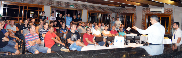 Reunião teve a participação de 38 dirigentes das equipes que vão disputar a Copa CTC/Espaço3 Arquitetura 2016. 