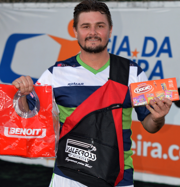 O jogador Cristiano Quadri, o “Cris”, do Renegados FC/Ótica Brasil, foi escolhido o Craque do Jogo, no enfrentamento contra a equipe do Polêmicos FC, pela 6ª rodada do interno de minifutebol do Clube Esportivo Sete de Setembro – Copa Sete/STR/CBM 2016. Quadri anotou três gols para seu time, além de servir de garçom, para outro, anotado por seu companheiro do Renegados. Pela sua atuação, o ex-atacante das categorias de base do inter e do Juventude, levou os brindes da Docile, Valecross e Benoit, na promoção do site Revista Encontro com o Esporte e site www.jrgasparotto.com  