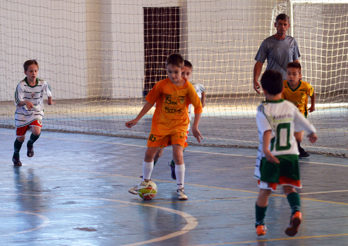 Meninada protagonizou grandes jogadas, empolgando os torcedores presentes nas quadras. 