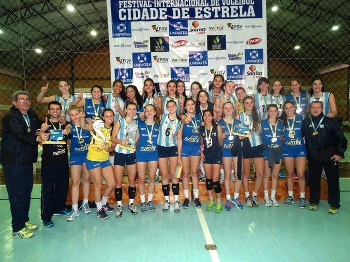 Depois dos jogos da 10ª Edição do Festival Internacional de Vôlei Cidade de Estrela, foi a vez dos melhores receber os troféus de campeões. 