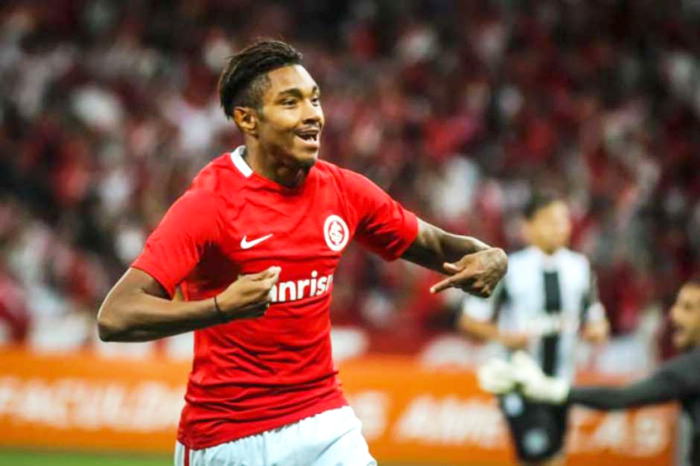 Vitinho marcou o gol do Inter diante do Figueirense que terminou com a série de derrotas de seu time. Foto: Marcos Nagestein/Freelancer. 