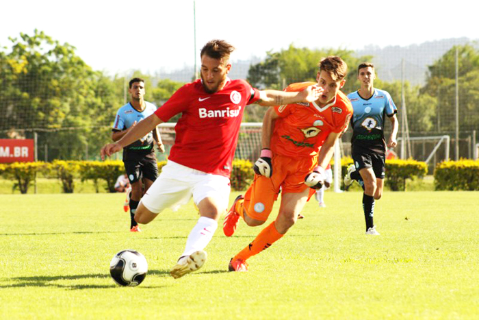 Bruno José (e) repetiu a dose. Como na partida de ida das finais quando marcou dois gols, no duelo de volta, também deixou sua marca de artilheiro em duas oportunidades. Foto: Mariana Capra. 