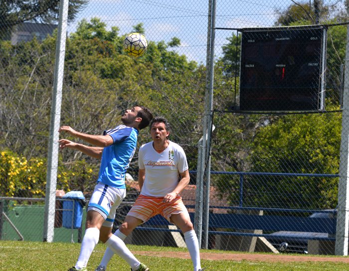 Smurfs, do jogador Vinicius Dullius (e), levou a melhor contra o Amnésia, de Adriano Froner.