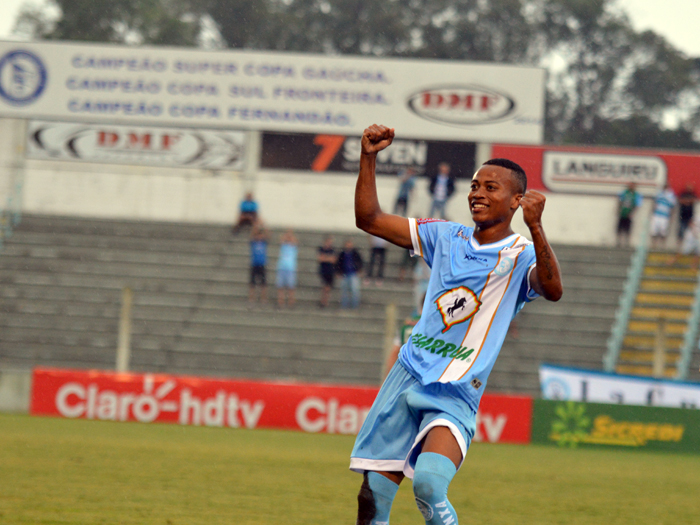 Erik anotou um golaço para o Lajeadense, na única alegria proporcionada pelo time do Lajeadense diante do Juventude. Foto: José Roberto Gasparotto. 