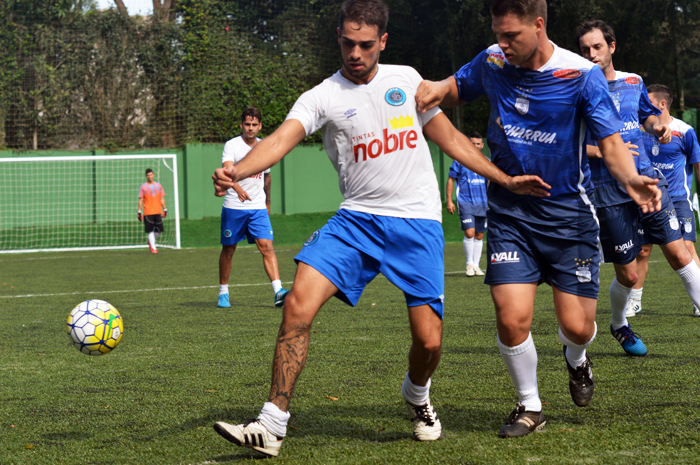 Guzzy (e), do EPTG e Jonas Mallmann (d), do Coroas Mirim/Charrua, movimentaram o placar a favor de seus times.