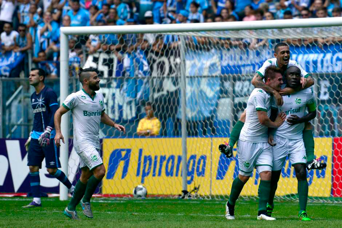 Hugo, do juventude, marcou o gol que colocou seu time temporariamente em vantagem. Foto: Dudu Contursi/Raw Image/Gazeta Press. 