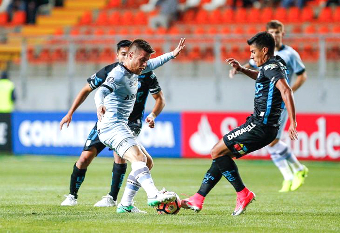 Ramiro cometeu penalidade máxima e acabou expulso pelo segundo cartão amarelo. Foto: Lucas Uebel/Grêmio/Divulgação 