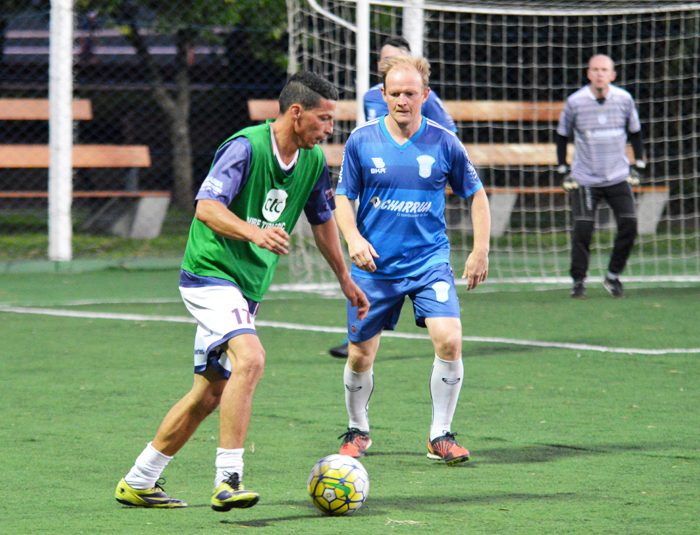 Equipe do Viracopos, do jogador Paraíba (e), perdeu o jogo para o Coroas Mirim/Charrua, do jogador Persch e ficou fora da competição pelos critérios de desempate