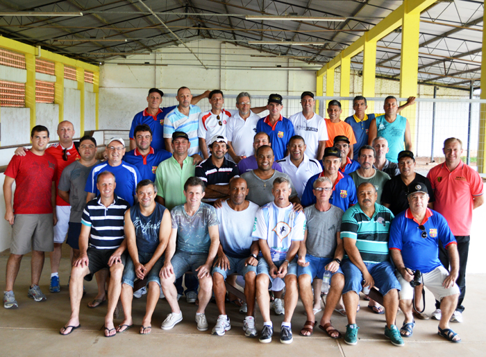 Equipes do União de Carneiros e SER Barcelona em foto para posteridade. 