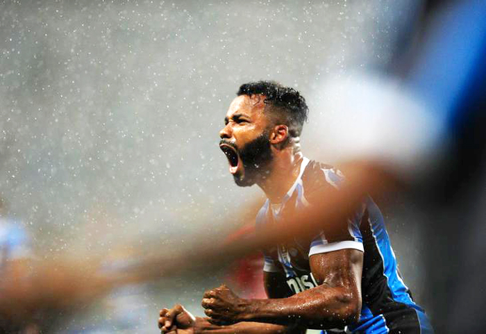 Fernandinho anotou o gol que salvou o Grêmio da derrota em plena Arena. Foto: Félix Zucco/Agência RBS 