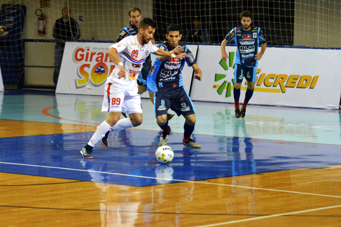 Rafinha no duelo contra a equipe do Cascavel. Foto: José Roberto Gasparotto.