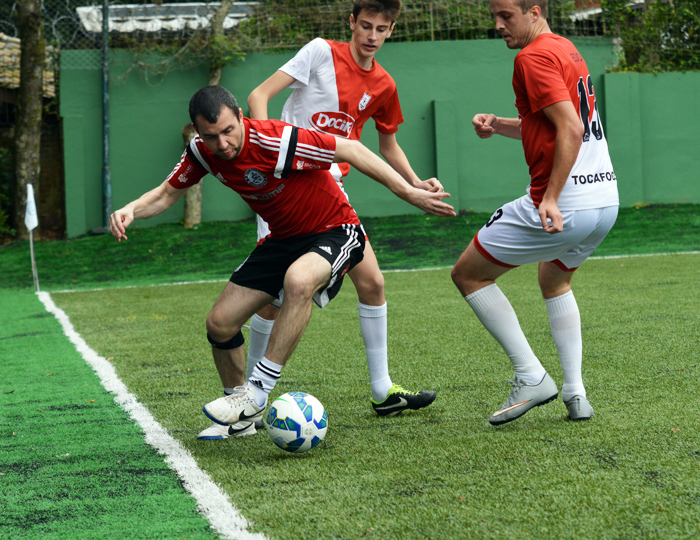 Tocafogo, do atleta Edo Hendler (d), venceu o time do Metralhas, do jogador Maninho Scaravonatto. 