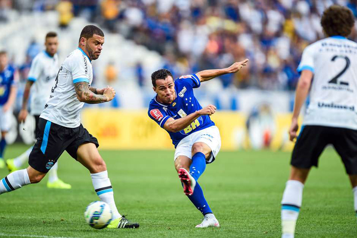 Leandro Damião teve boas chances de gol no 1º tempo. Foto: Pedro Vilela/Getty Images. 