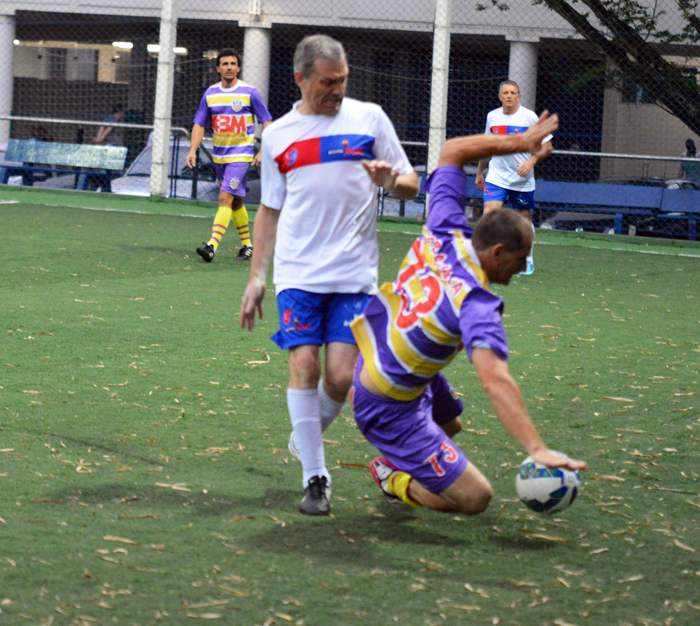 Joel Kunzler (e), do Ki-Bucha, no duelo contra Gilsoni Sartori, do Tabajara/CBM.