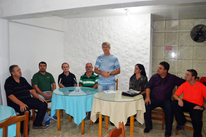 O presidente da Liga Cruzeirense de Futebol Amador (Licrufa), Paulo Ricardo Schneider, o Nevada, deu o pontapé inicial do Campeonato Municipal de Futebol Amador – Copa Prefeito José Manoel Ruschel.