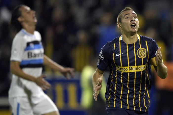 Marco-Ruben-anotou-dois-gols.jpgMarco Ruben fez grande jogo e desta vez marcou duas vezes. Foto: Juan Mabromata/AFP. 