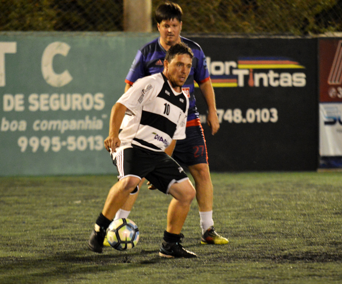 Gabriel Ariotti, o “Gabigol”, do Cataluña, deixou sua marca de artilheiro no duelo contra o EC Coringa