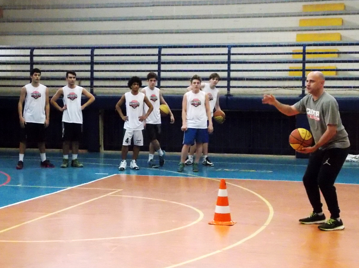 O treinador Josef Dulibic, vice-campeão mundial sub-19 pela seleção da Croácia, esteve em Lajeado na última semana ministrando clínica de basquete para atletas das equipes do Ceat_Bira