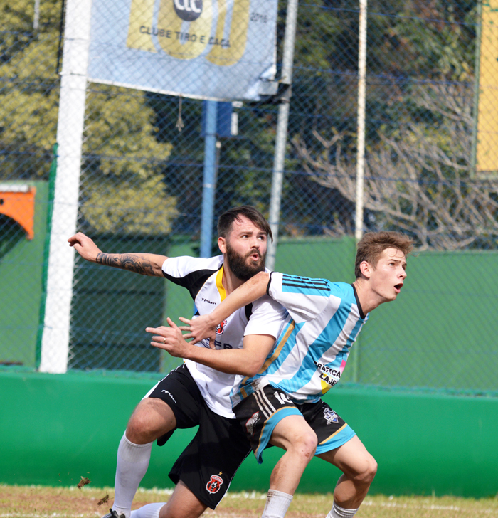 Bola volta a ser o centro das atenções do minifutebol do Clube Tiro e Caça. 