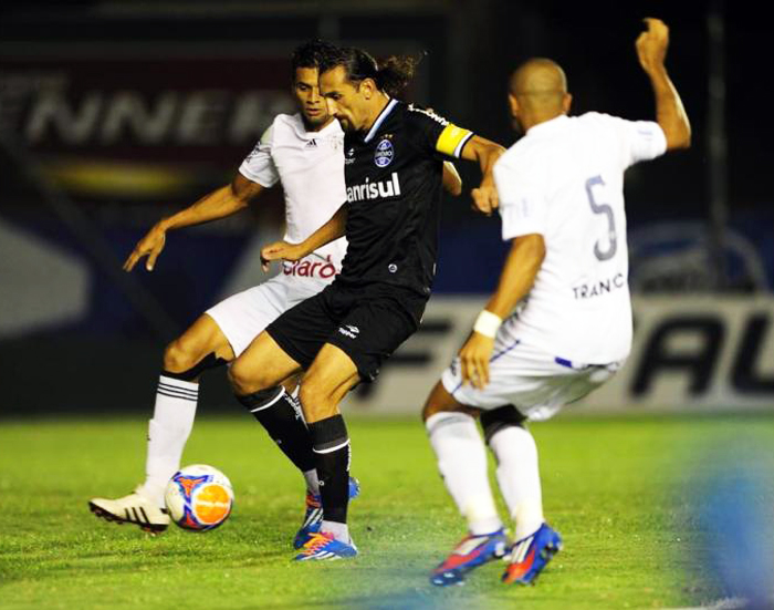 Barcos teve chances de dar a vitória para o Grêmio, mas pecou nas finalizações. Foto: Félix Zucco/Agência RBS.  