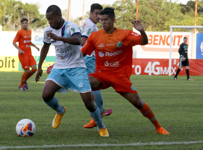 Alviazul perdeu a partida de ida das quartas de final do Estadual de Juniores. Foto: Elton de Andrade/Jornal O Informativo do Vale. 