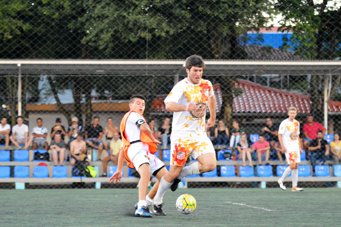 Equipe do Futebolzinho foi derrotada pelo eficiente time do Sobras FC