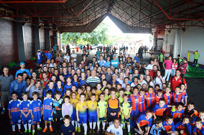 Equipes posaram para posteridade, antes da bola rolar, na 29ª edição do Campeonato Piá