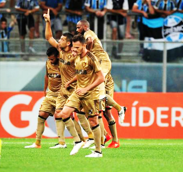 Diego Souza esteve em noite inspirada, marcando gol e sendo fundamental na vitória do Sport contra o Grêmio. Foto: Fernando Gomes/Agência RBS. 