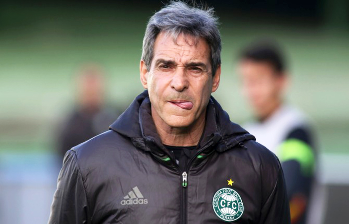 Com Carpegiani, Coritiba soma três vitórias e dois empates. Foto: Giuliano Gomes/Agência PR Press. 