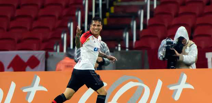 Guerrero foi o nome do jogo. Fez gol e deu o passe para outro na vitória diante do Inter em pleno Beira-Rio. Foto: Jeferson Guareze/Futurapress! 