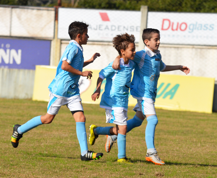 Gean Kramer (c), do Lajeadense/Ale/Pumas, da categoria 2006, terminou o campeonato como goleador, com três gols. Foto: José Roberto Gasparotto. 