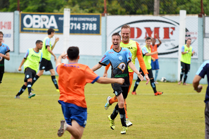 Ariel comemora seu gol