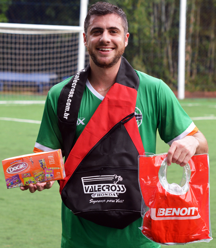 O jogador Guilherme Lazaron Pereira, do Exxtra Classe AFC foi escolhido o Craque do Jogo no duelo diante do AF Executivos. Pereira, que vive um grande momento técnico, anotou três gols, combateu e deu muito trabalho ao sistema defensivo do adversário. Pela sua atuação, levou os brindes da Docile, Valecross e Benoit, na promoção com o site www.jrgasparotto.com e Revista Encontro com o Esporte.