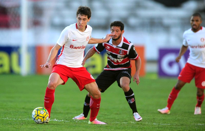 Inter de Rodrigo Dourado (e) novamente não conseguiu realizar um bom jogo. Desta vez diante do Santa Cruz, e trouxe na bagagem de volta, mais uma derrota na competição. 