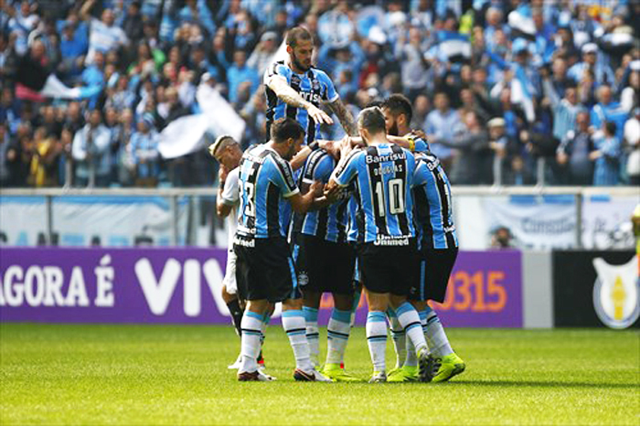 Walace e Bobô garantiram a vitória do Grêmio diante do Figueira. 