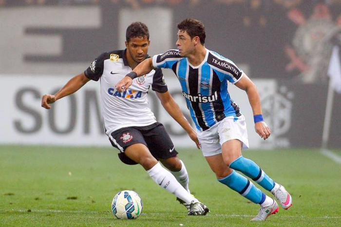 Giuliano (d) foi um dos destaques do Grêmio, no empate diante do Corinthians na casa do adversário. Foto: Agência Corinthians/Divulgação. 