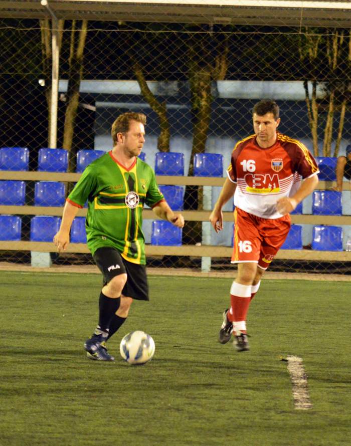 Tianinho (e), do Canhão, no duelo contra Márcio de Borba, do Tabajara/CBM.