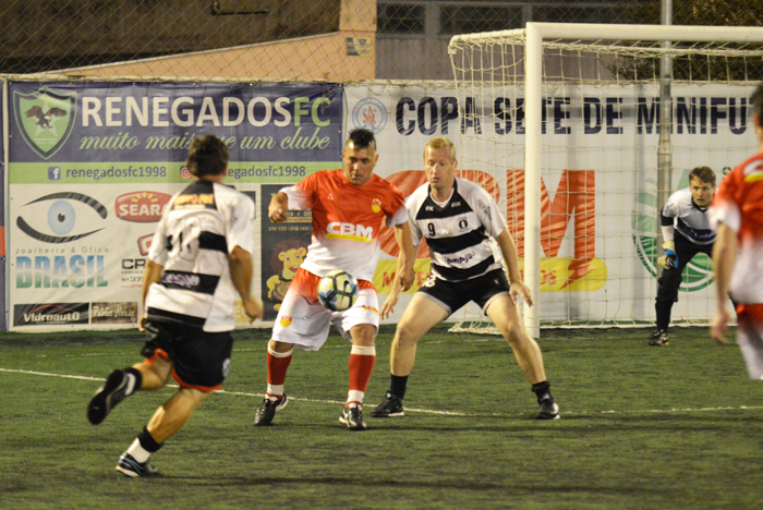 Equipe do Tabajara/CBM, do jogador Edinho da Rosa (c), venceu o time do Cataluña e carimbou vaga na final da Série Ouro