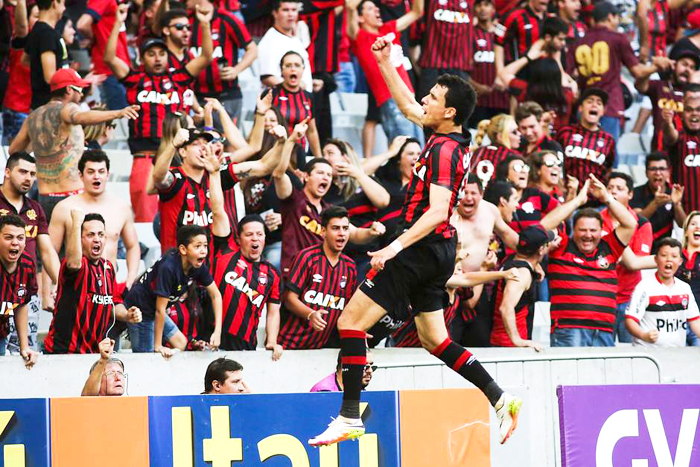 Pablo foi o nome do jogo. Com um gol em cada etapa garantiu a vitória de virada diante do Inter. Foto: Joka Madruga/Futura Press.  