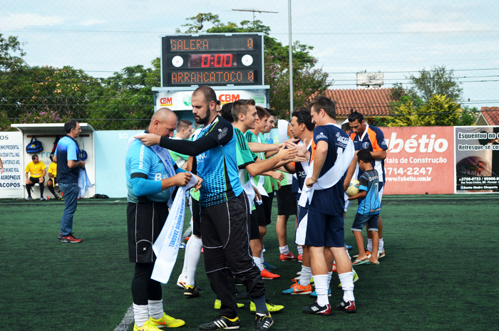 Entrega de faixas entre as equipes do Galera e Arranca Toco, campeões da elite e segundona, respectivamente, da temporada 2016