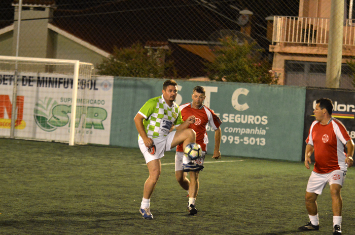 Cris Quadri (e) marcou um dos gols do Renegados B diante do Alcatraz FC