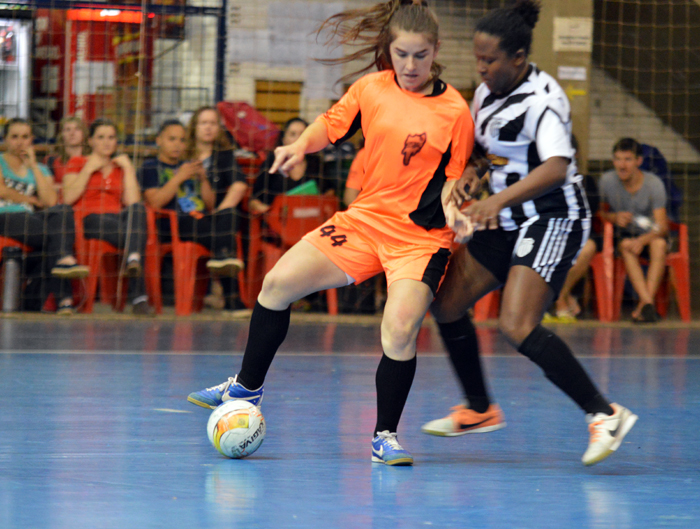 Duelo entre Tangerina Splash e Futsal Santa Cruz teve emoção do início ao fim do jogo.