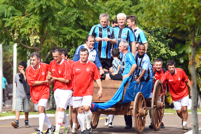 Gre-Nal leva grande público para a Maifest. Perdedores tem que puxar a carroça com os vencedores. Foto: José Roberto Gasparotto. 