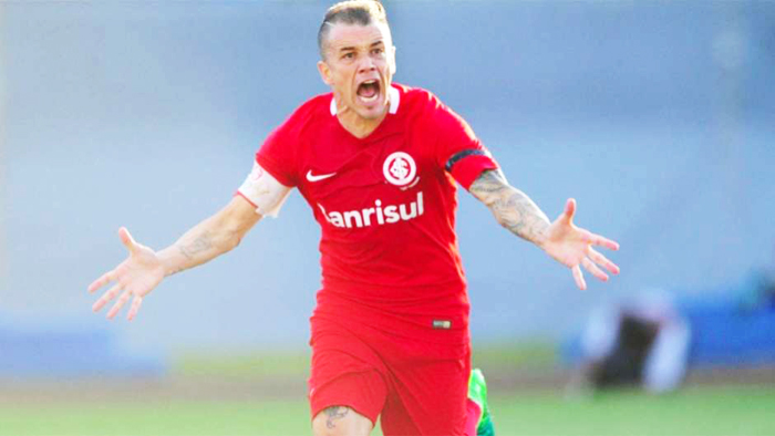 Capitão D'Alessandro anotou o primeiro gol do Inter na estreia da Série B do Brasileirão. Foto: Lance 