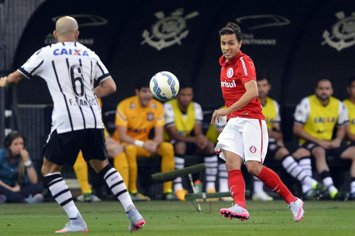 Nilmar abriu o placar a favor do Inter, mas seu time permitiu a virada do Corinthians. Foto: Mauro Horita/Estadão Conteúdo/AGIF. 