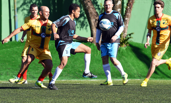 Equipe do Four goleou o Canhão e continua liderando o returno da Quarta Divisão