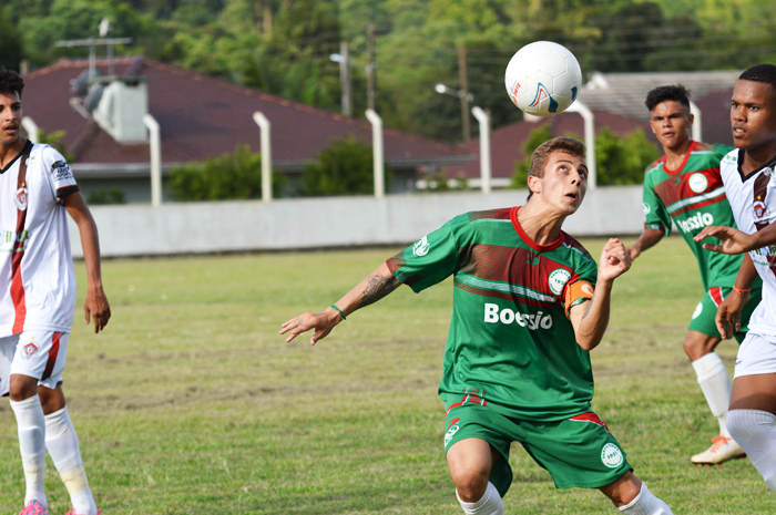 Guilherme Dalpian (c), capitão do Santa Clara FC anotou o primeiro gol da 5ª Copa Cidade das Flores