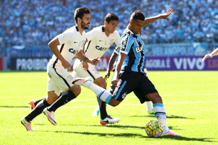 Pedro Rocha cortou Uendel e Balbuena para marcar o primeiro gol no Corinthians. Foto: Pedro H. Tesch/Eleven/Lancepress! 