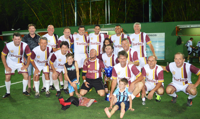 Torino posou com o troféu de campeão da Copa Integração CTC/Sete Master 2016